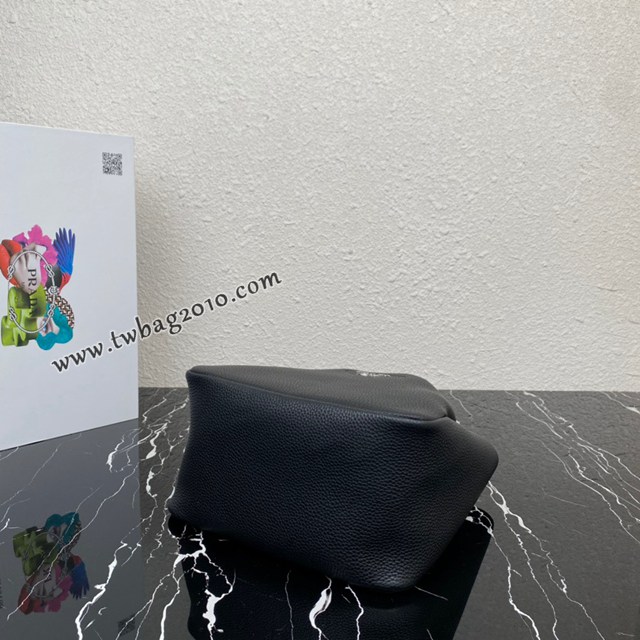 Prada專櫃新款大號菜籃子水桶包 1BG335 普拉達小牛皮菜籃子托特腋下包 csp1622